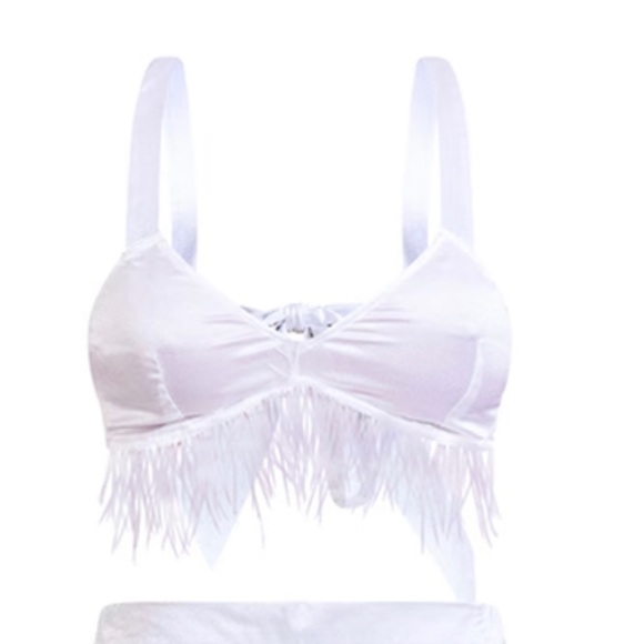 PrettyLittleThing Ivory Feather Trim Bralet - Picture 1 of 4